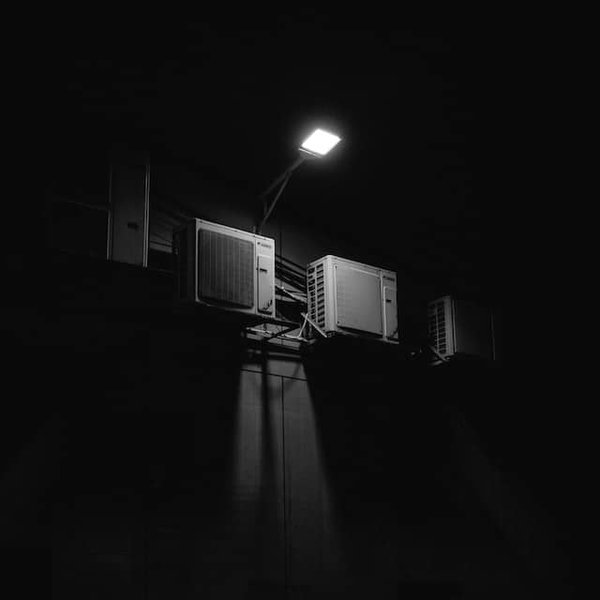 Quelles sont les étapes pour installer un éclairage extérieur solaire avec détecteur de présence ?