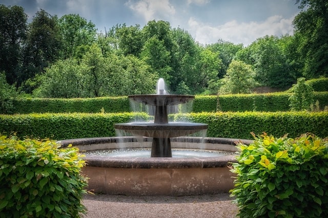 Comment fabriquer une fontaine murale en béton pour le jardin ?